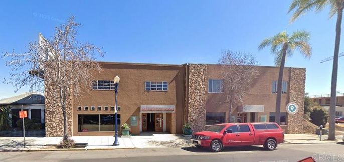 Exterior, Facade, Rowhouse