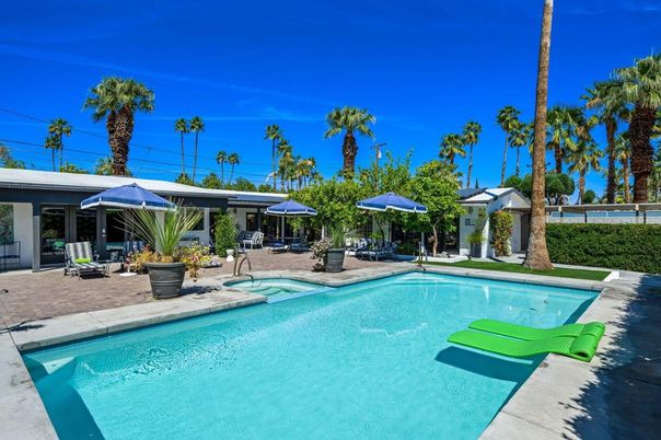 Exterior, Pool