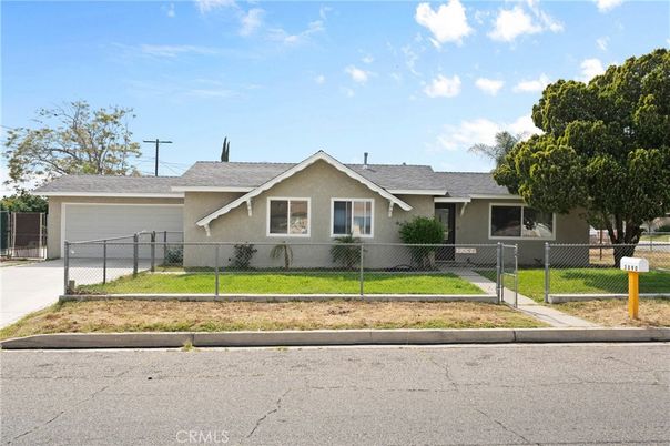 Attached, Exterior, Facade, Ranch
