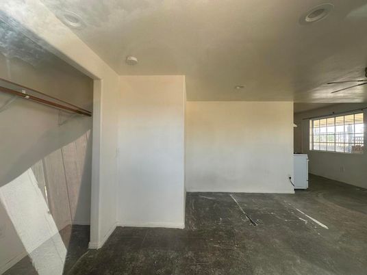 Empty room, Interior, Recessed Lighting