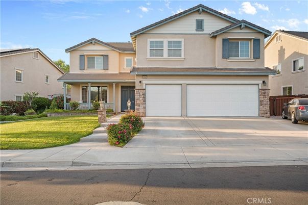 Attached, Exterior, Facade, American Craftsman