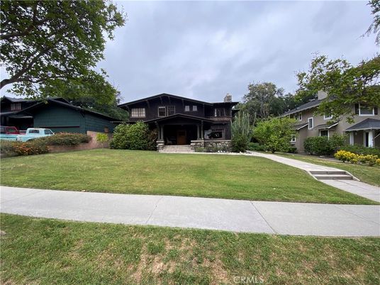 Backyard, Exterior, Facade, Split Level