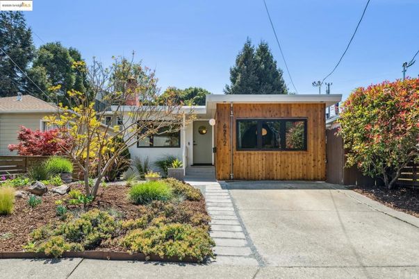 Exterior, Facade, None
