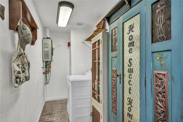 Interior, Washer, Wood Texture Flooring