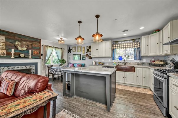 Dining room, Interior, Kitchen, Pendant Lights, Recessed Lighting, Wood Texture Flooring