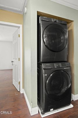 Interior, Utility Closets, Washer, Wood Texture Flooring