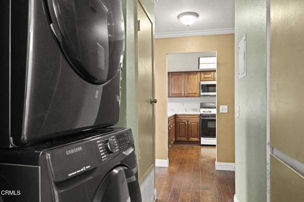 Interior, Kitchen, Washer, Wood Texture Flooring