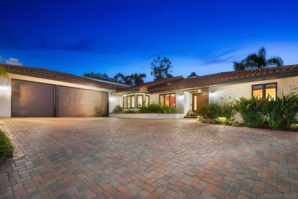 Attached, Exterior, Facade, Spanish Mediterranean