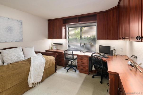 Home Office, Interior