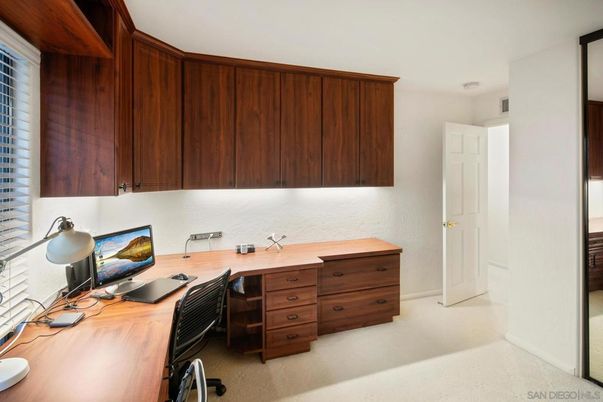 Home Office, Interior