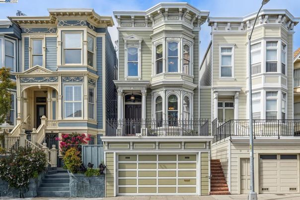 Attached, Exterior, Facade, Rowhouse