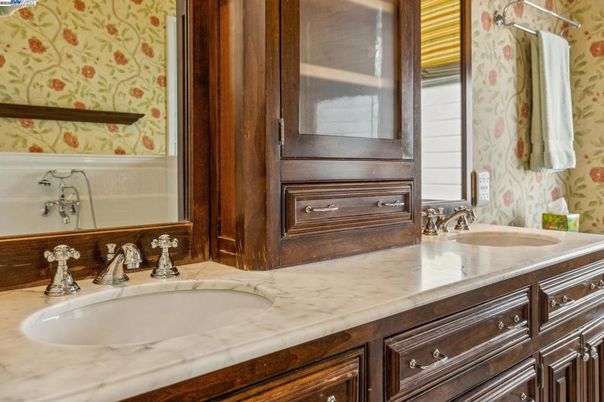 Bathroom, Dual Sink Vanities, Interior