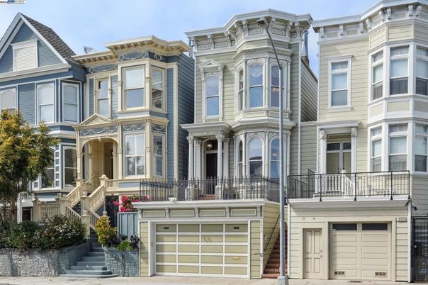 Attached, Exterior, Facade, Rowhouse
