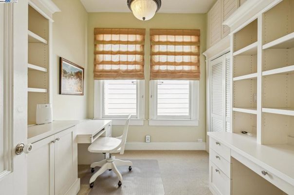 Home Office, Interior