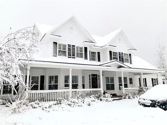 Exterior, Facade, Farmhouse
