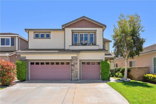 Attached, Exterior, Facade, American Craftsman