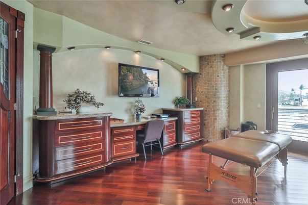 Home Office, Interior, Recessed Lighting, Wood Texture Flooring