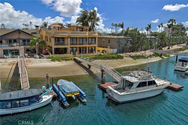 Exterior, Lake