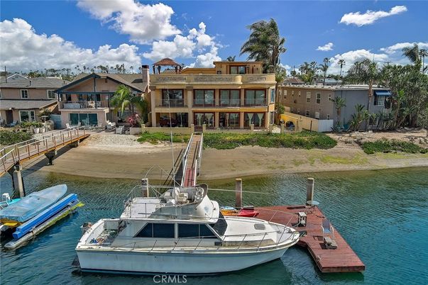 Exterior, Lake