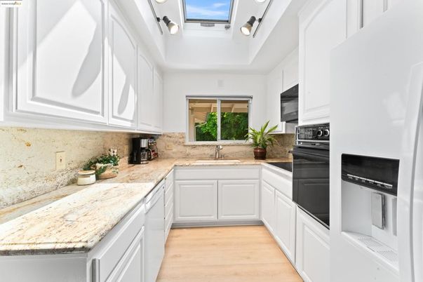 Glass Ceilings, Interior, Kitchen, Wood Texture Flooring