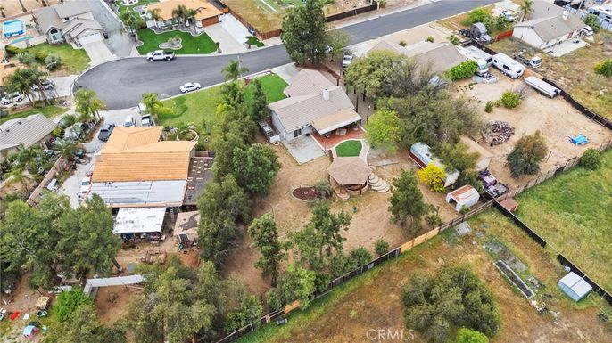 Exterior, Drone