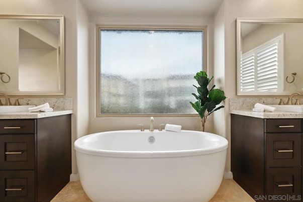 Bathroom, Free Standing Baths, Interior