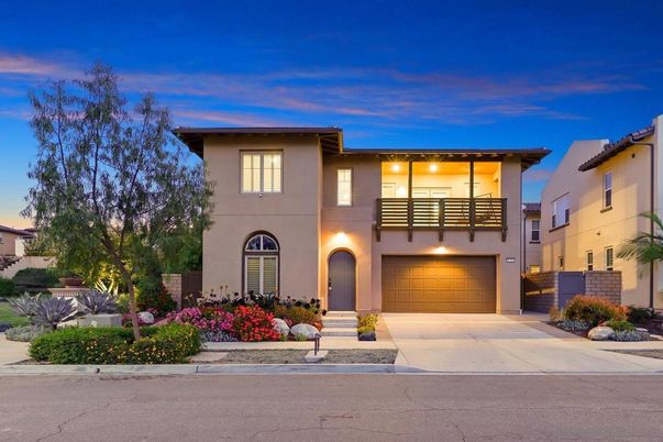 Attached, Exterior, Facade, Modern