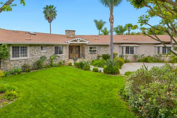 Backyard, Exterior, Facade, Ranch