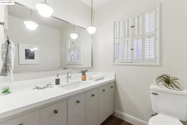 Bathroom, Interior, Pendant Lights, Wood Texture Flooring