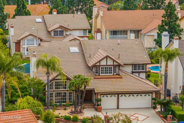 Attached, Exterior, Facade, Tudor Revival