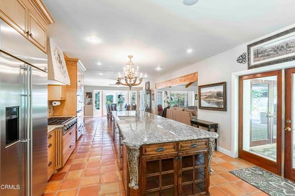 Chandelier, Dining room, Interior, Kitchen, Recessed Lighting, Stainless Steel Appliances