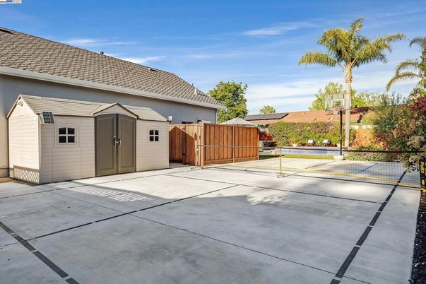 Exterior, Tennis Courts