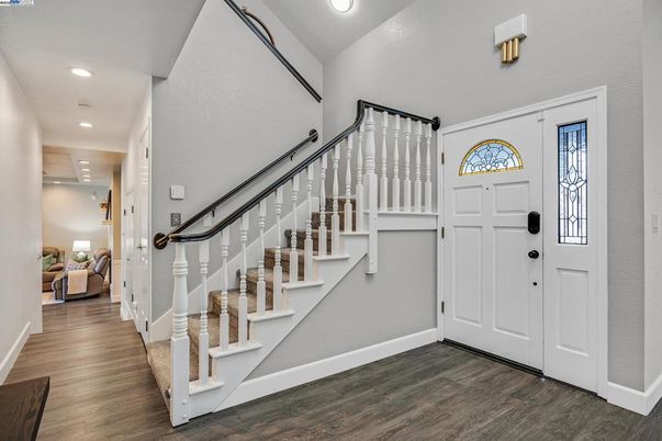 Interior, Recessed Lighting, Wood Texture Flooring