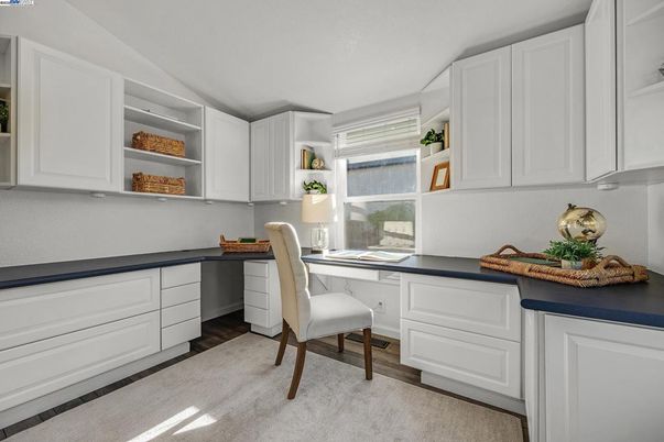 Home Office, Interior