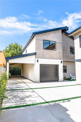 Attached, Exterior, Facade, Modern
