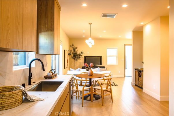 Dining room, Interior, Kitchen, Pendant Lights, Recessed Lighting, Wood Texture Flooring