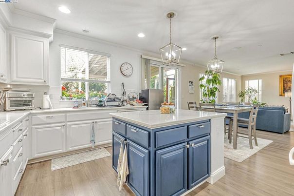 Dining room, Interior, Kitchen, Pendant Lights, Recessed Lighting, Wood Texture Flooring