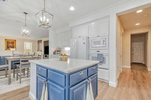 Dining room, Interior, Kitchen, Pendant Lights, Recessed Lighting, Wood Texture Flooring