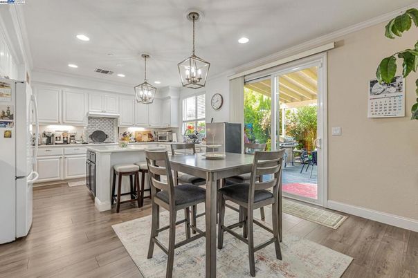 Dining room, Interior, Kitchen, Pendant Lights, Recessed Lighting, Wood Texture Flooring
