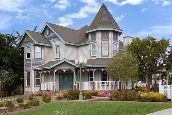 Exterior, Facade, Queen Anne Victorian