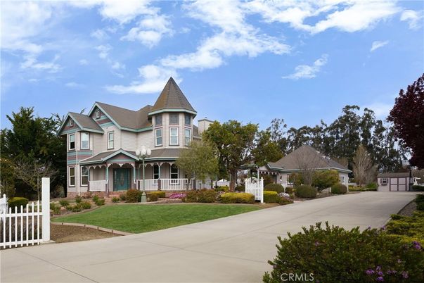 Backyard, Exterior, Facade, Queen Anne Victorian