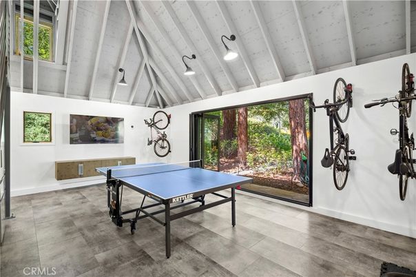 Game Room, Interior