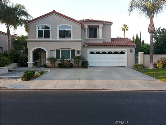Attached, Exterior, Facade, Mediterranean
