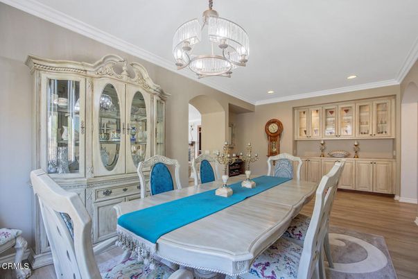 Chandelier, Dining room, Interior, Recessed Lighting, Wood Texture Flooring
