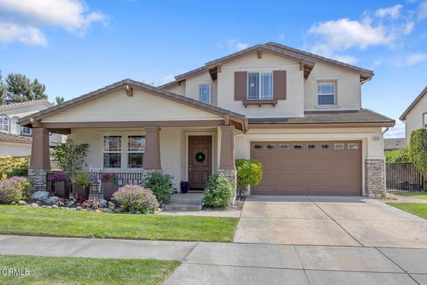 Attached, Exterior, Facade, American Craftsman