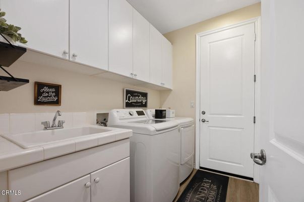 Interior, Washer, Wood Texture Flooring