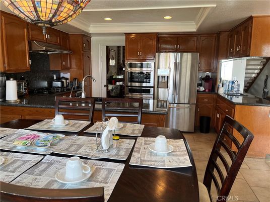 Dining room, Interior, Kitchen, Recessed Lighting, Stainless Steel Appliances