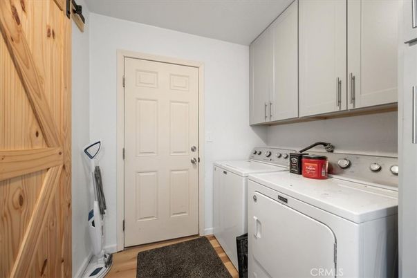 Interior, Washer, Wood Texture Flooring