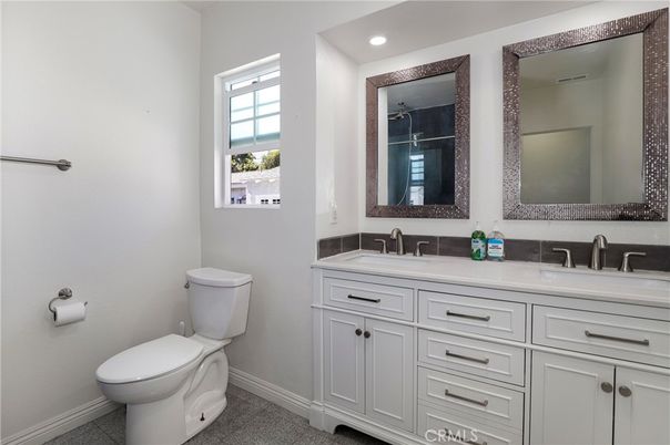 Bathroom, Dual Sink Vanities, Interior, Recessed Lighting