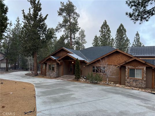 Backyard, Exterior, Facade, Ranch